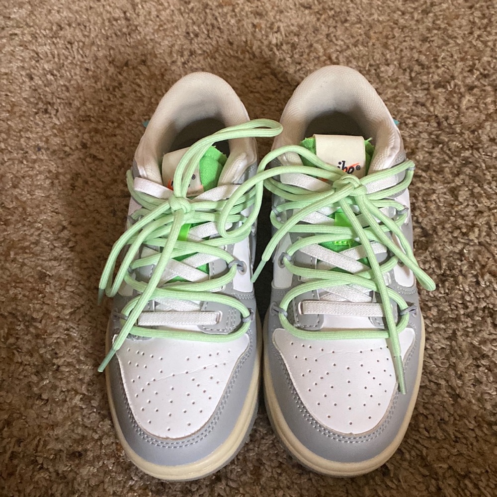 Nike dunks,size 3Y,new although worn about 3 times
